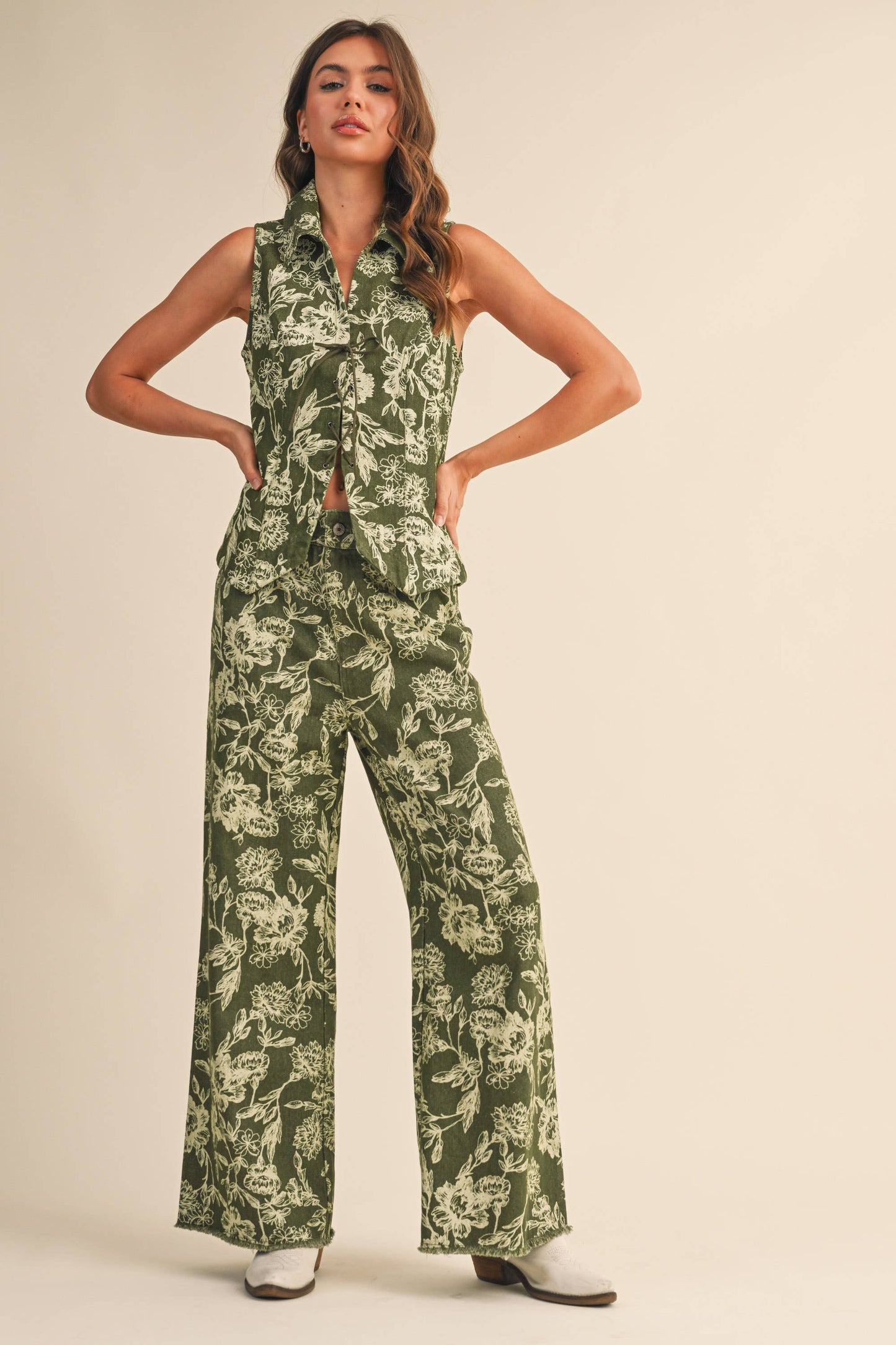 SLEEVELESS VEST LACED UP FRONT TOP