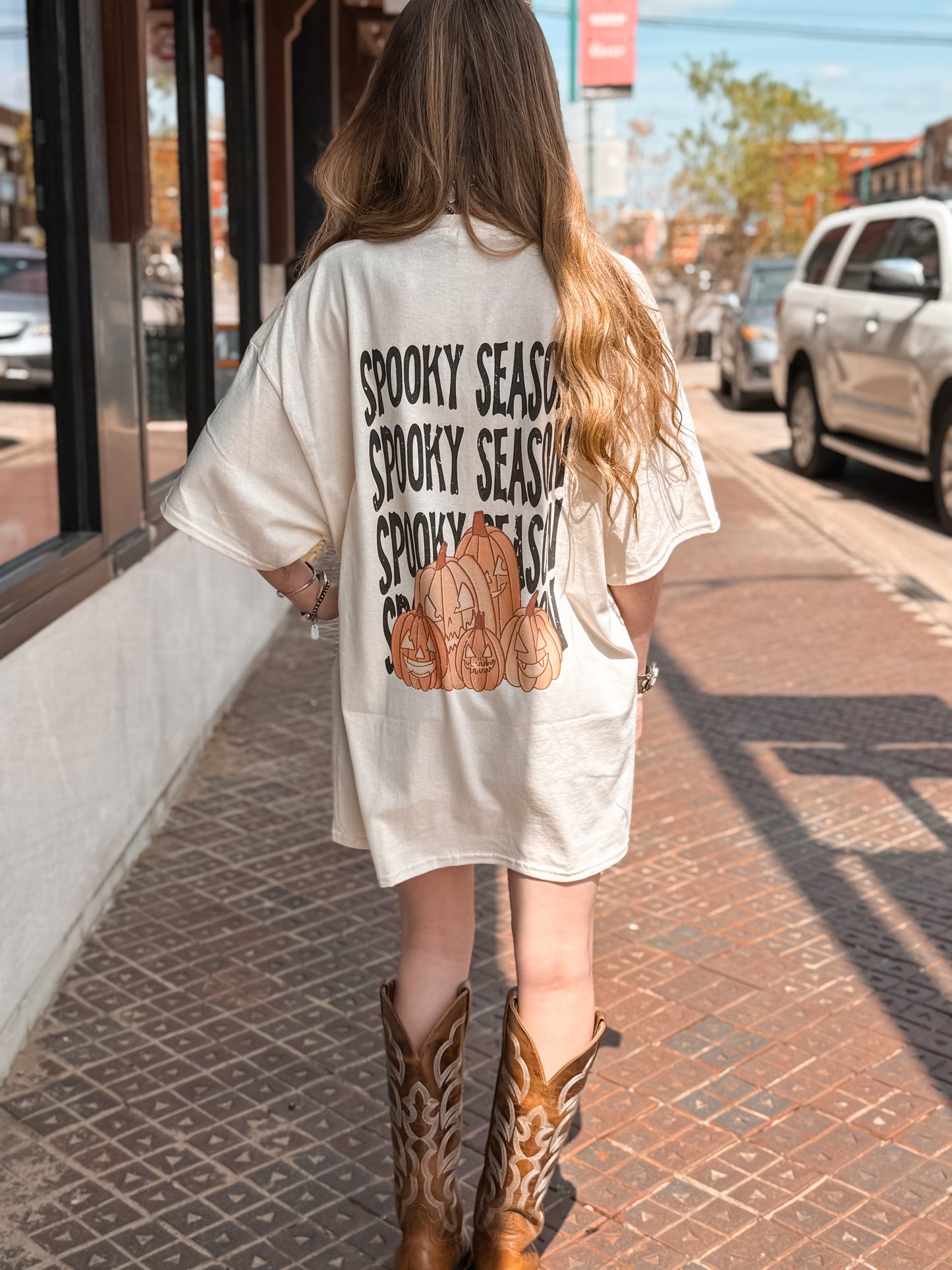 SPOOKY SEASON GRAPHIC TEE