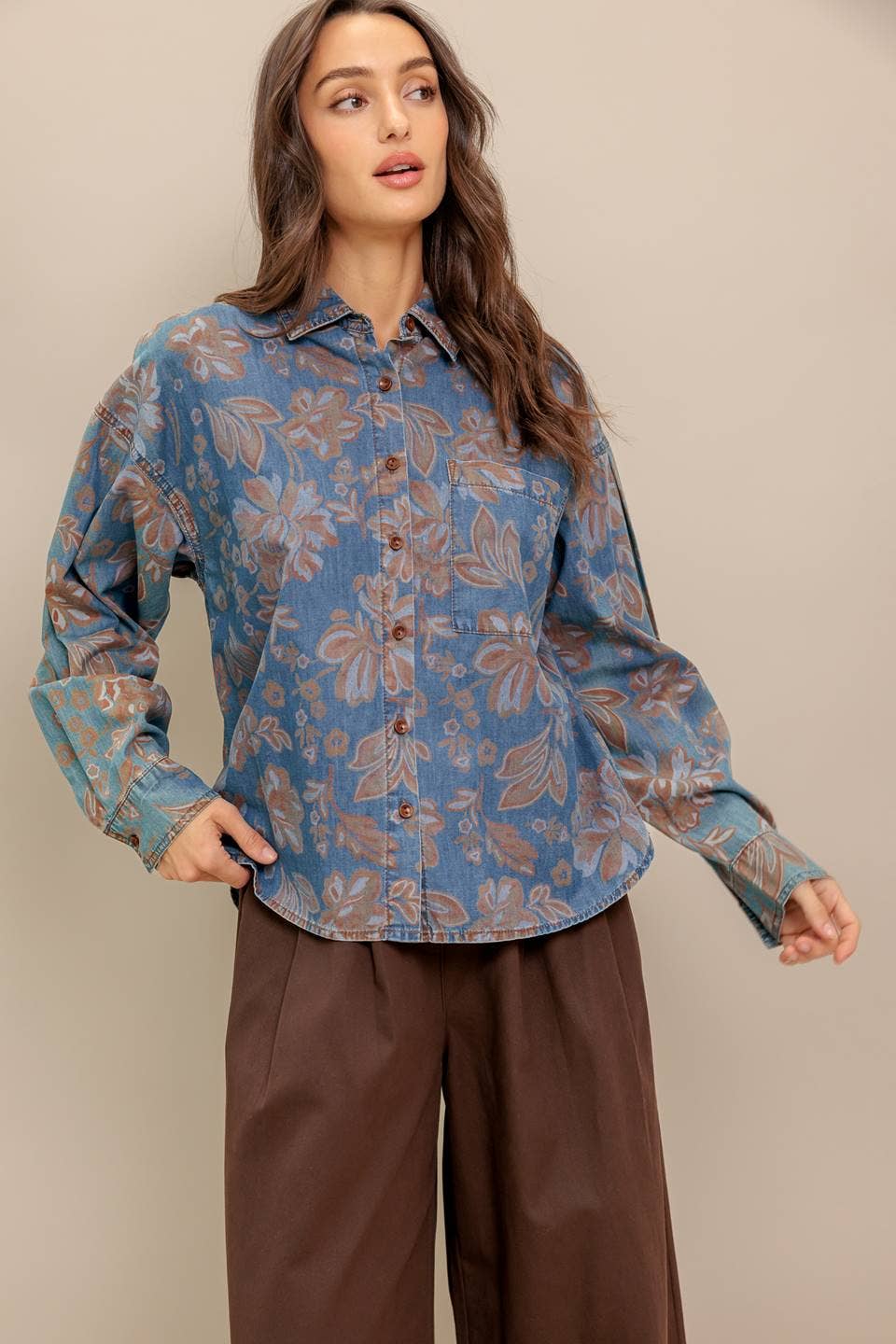 A washed printed lightweight denim top - IT13275