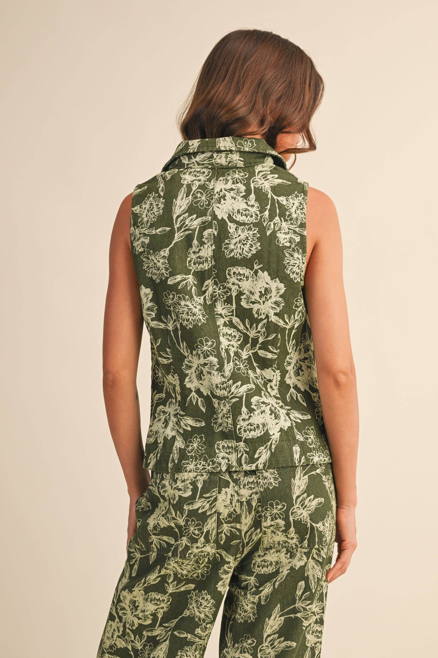 SLEEVELESS VEST LACED UP FRONT TOP