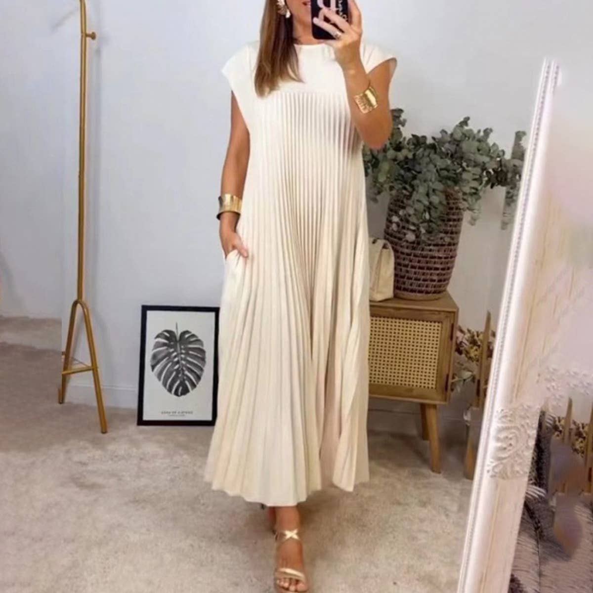 Round neck sleeveless pleated long dress